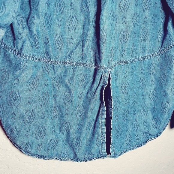 Cloth & Stone Feldspar chambray button down top - Picture 6 of 8